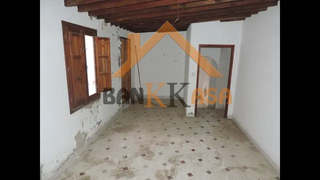 SE VENDE CASA ANTIGUA EN BERJA ZONA MERCADO DE ABASTOS — 28