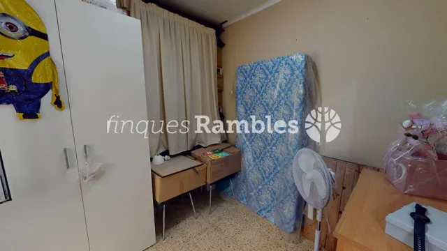 Amplio piso de 4 habitaciones en el centro de Vilanova del Camí — 20