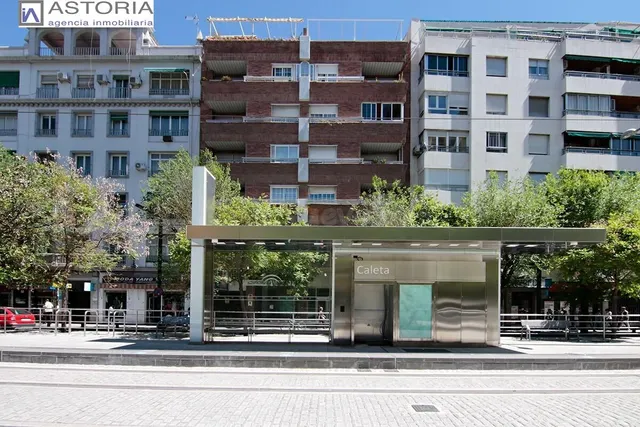 Plaza de garaje en Avda. Constitución — 3
