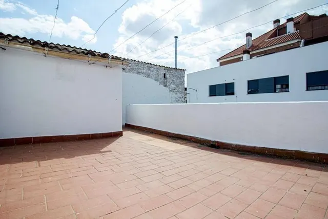 CASA EN SAN ROQUE TOTALMENTE EXTERIOR CON MUCHAS POSIBILIDADES PATIO AMPLIO Y TERRAZAS — 24