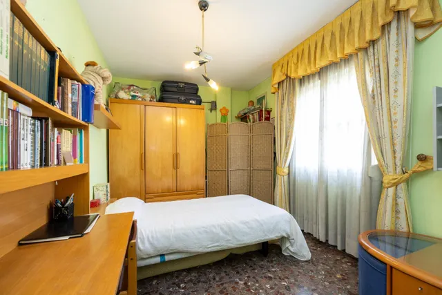 Exclusiva vivienda con gran terraza y múltiples posibilidades frente a Plaza José Zamora en Maracena. — 28