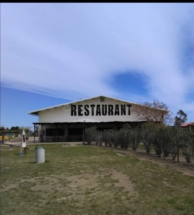 15 HA CON CASA, RESTAURANTE Y NAVE AL LADO DEL RÍO EBRO - foto 2