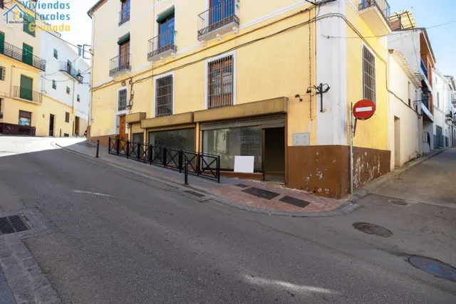 Espectacular edificio a 3 calles con vivienda y locales comerciales en pleno centro de Alhama de Gr — 6