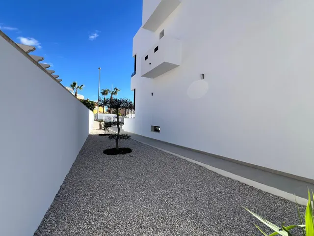 CHALET CON SOLÁRIUM, PISCINA Y SÓTANO — 15