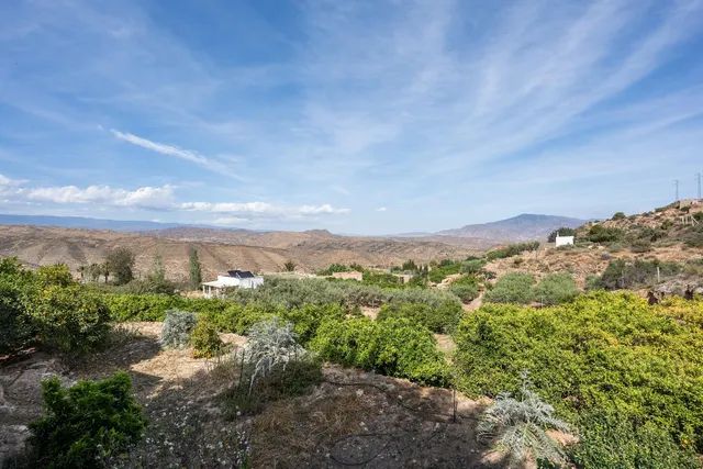Casa con parcela en perfecto estado — 19