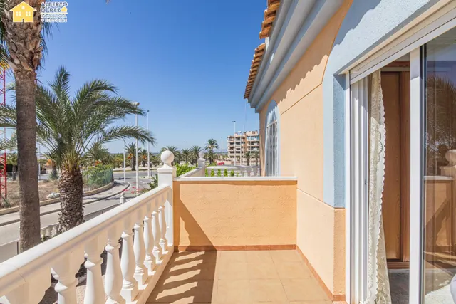 Bungalow en venta en urbanización Las Arenas 2, Arenales del Sol. — 28