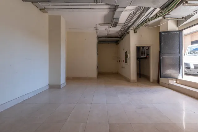 Local comercial de 200 m2 en Rafael Cabrera – Gran visibilidad y salida a dos calles — 16