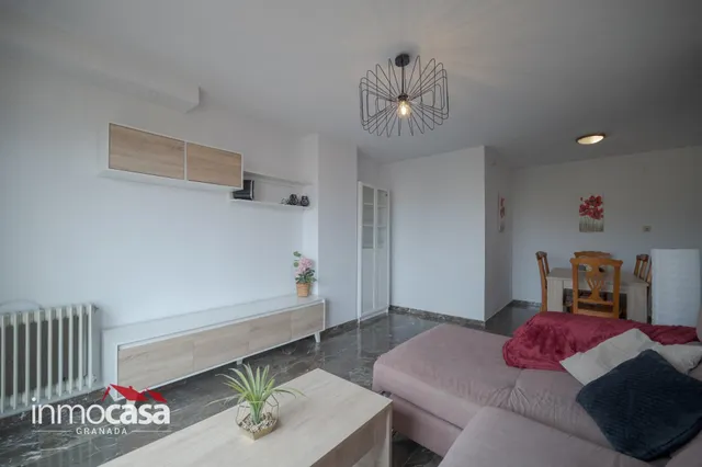 Se Vende amplio piso en  zona Villarejo, con Terraza y Vistas Despejadas — 16