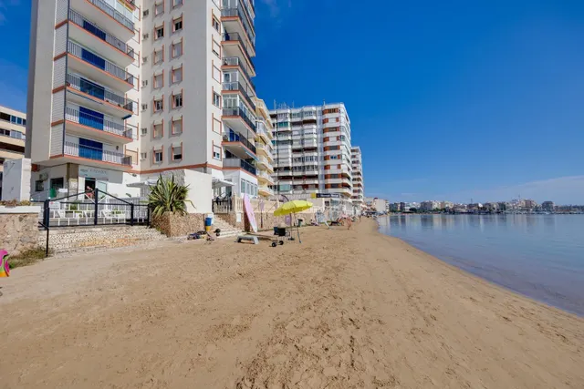 apartamento reformado con vista al mar — 28