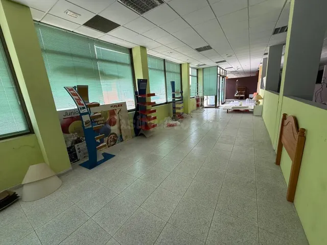 Gran Local en Venta en La Laguna - Espacio que Impulsa a tu Negocio — 6