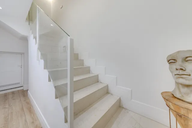 EXCLUSIVA VIVIENDA DE 250M2 EN DOS PLANTAS, CENTRICA Y A 200M DE LA PLAYA DEL CURA — 40