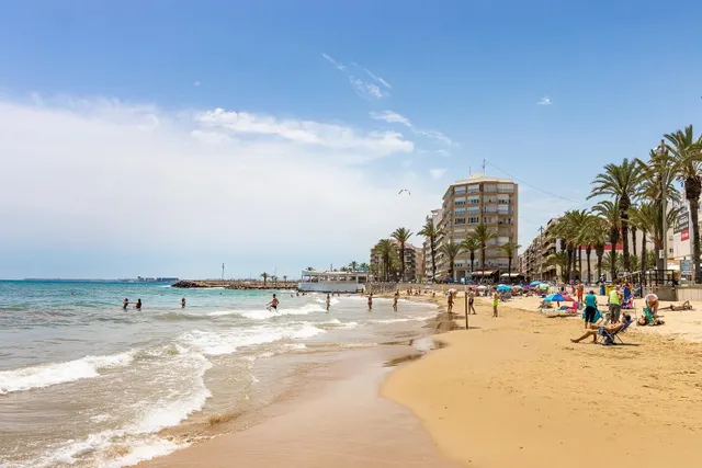Apartamento de dos dormitorios a escasos 150 metros de la playa del cura, en torrevieja — 33