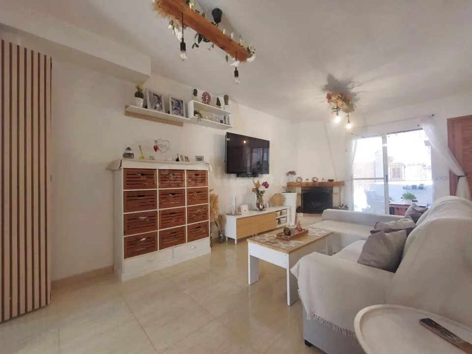 Vivienda amplia en perfecto estado en la zona alta de Gran Alacant, con piscina, parking y todos los servicios a pie