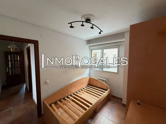 PISO EN VENTA EN AVENIDA DE ROSALES — 37