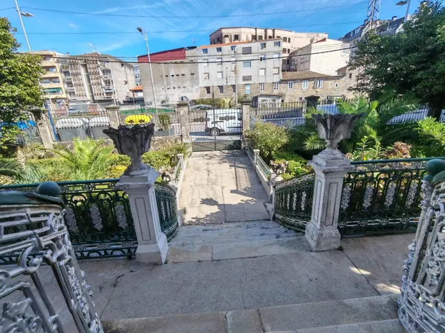 Villa indiana con jardín francés en O Porriño. — 32