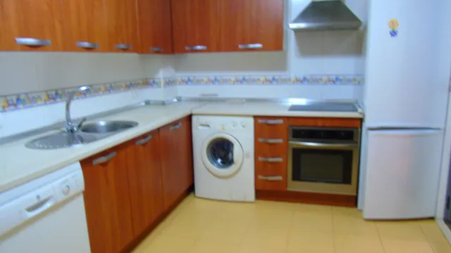 PISO DE TRES DORMITORIOS EXTERIOR, CON PATIO, AMPLIA COCINA, SALON MUY LUMINOSO Y PLAZA DE GARAJE INCLUIDOS EN EL PRECIO. — 10