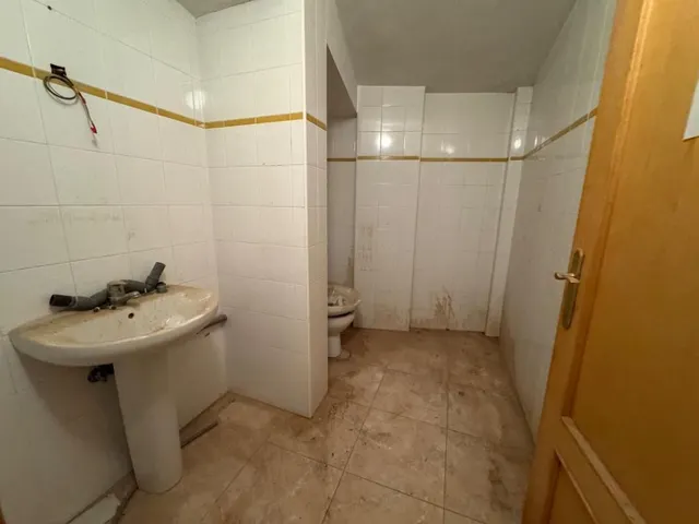 Local comercial 496m² en venta - Playa del Cura — 28