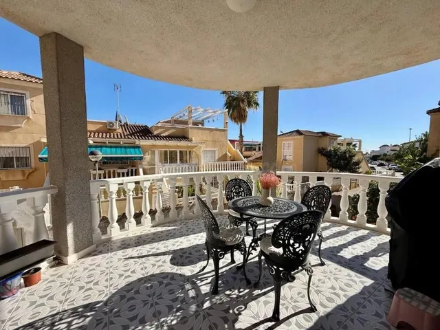 Villa 4 habitaciones 191m² en venta - Punta Prima - foto 4