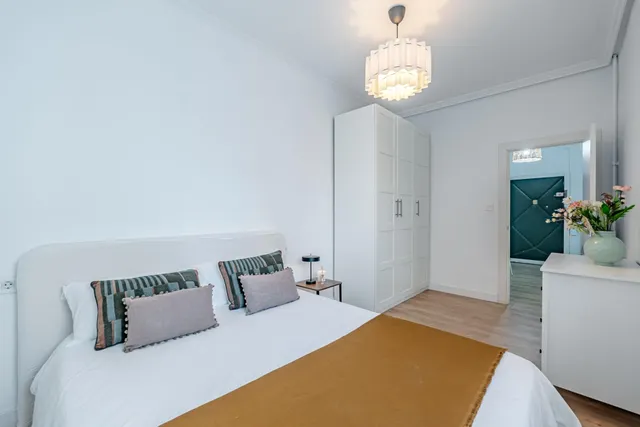 VIVIENDA REFORMADA Y MUY LUMINOSA EN RETIRO — 36
