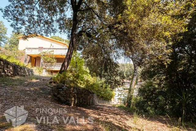 Casa con gran jardín en la naturaleza — 38