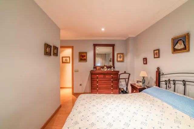 Piso reformado con piscina y garaje — 25