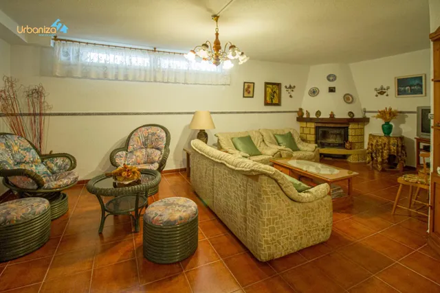 CHALET INDEPENDIENTE JUNTO AL VIEJO VIVERO EN BADAJOZ — 34