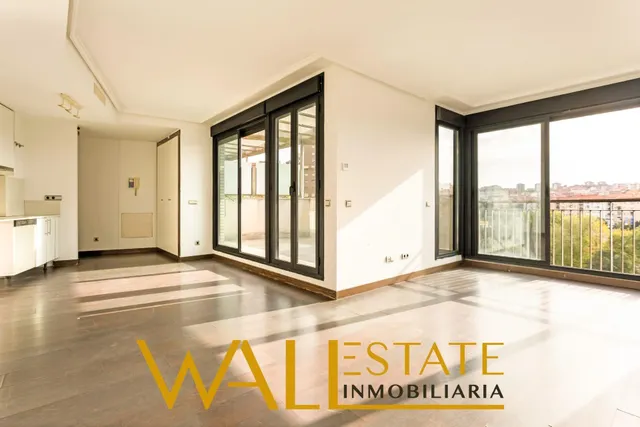Precioso ático con terraza y vistas en Adelfas - foto 5