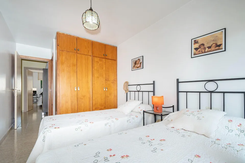 Piso luminoso con 4 habitaciones y 2 baños
