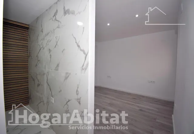 Reformado y muy bonito con balcón junto av. del maestro rodrigo — 44