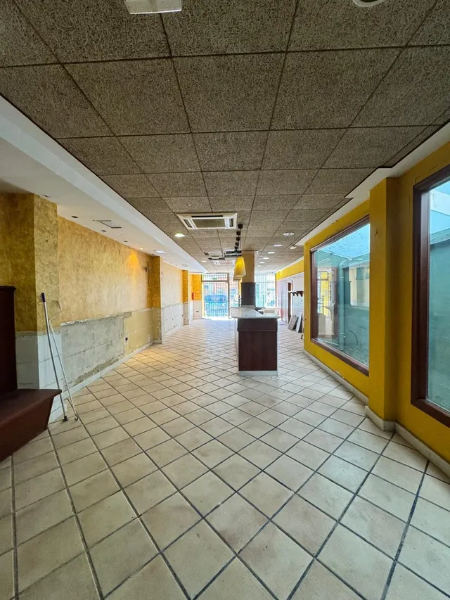 ¿Buscas un espacio listo para arrancar tu panadería-cafetería a solo unos pasos del Mediterráneo? Este amplio local en pleno centro de Pinedo combina la afluencia turística de la playa con la cli — 20