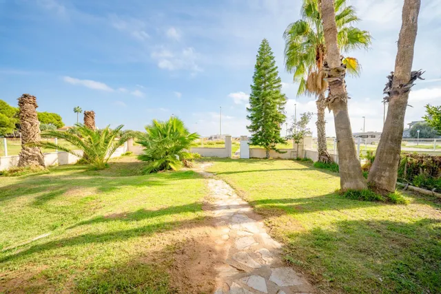 Chalet en primera línea de playa en torrenostra: una oportunidad para crear tu hogar junto al mar — 7