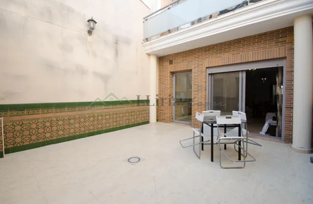 Ref. 04409. Casa de pueblo adosada con amplio patio, terraza y garaje en Vilamarxant. — 21