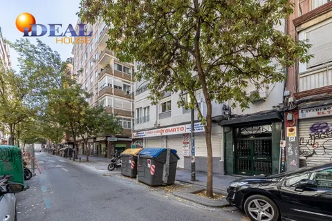 ¡GRAN OPORTUNIDAD EN EL CENTRO DE GRANADA! ✨