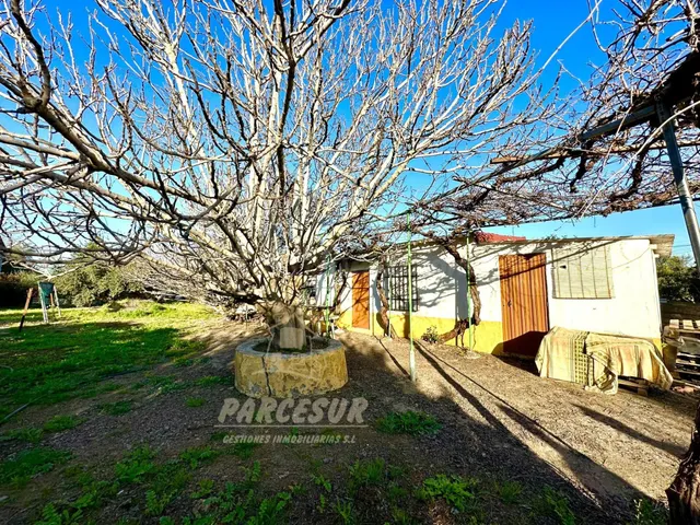 ZONA HIGUERON - Parcela con salon, trastero y baño con agua 