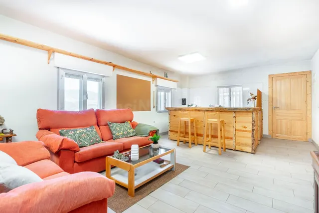 CASA CON CUADRA, QUESERÍA Y TERRENOS AGRARIOS EN TORMALEO (I - foto 4