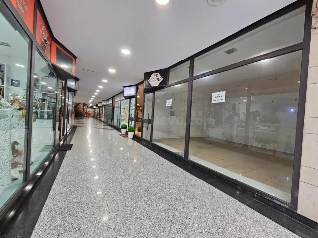 SE ALQUILA LOCAL COMERCIAL EN GALERIAS DE SANTO DOMINGO - foto 2