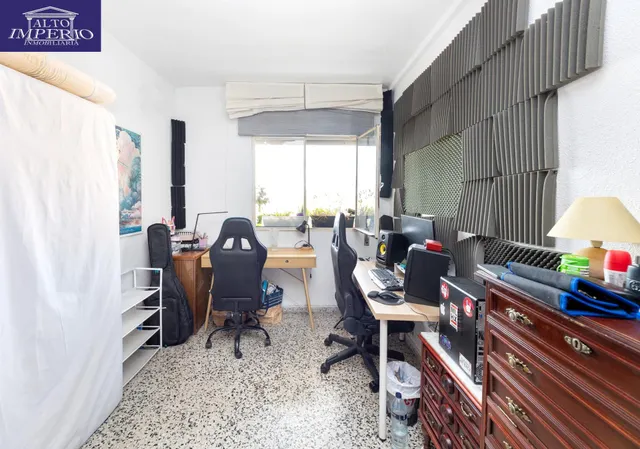 En Venta Piso de 4 dormitorios con ascensor, ideal para reformar a tu gusto. — 8
