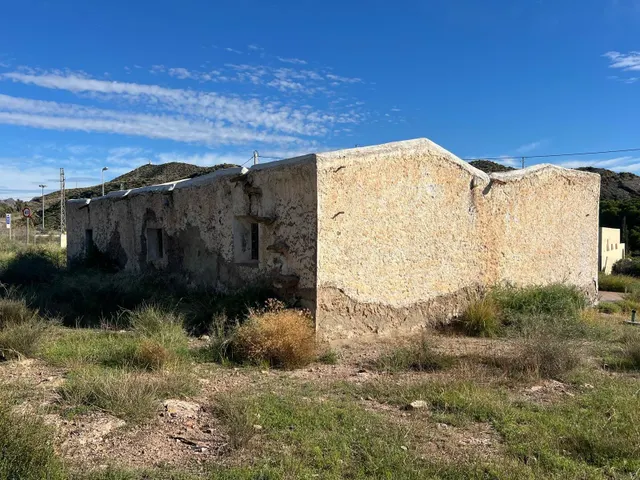 Casa cortijo con encanto, parcela de 3.000 m2 y vistas a la montaña cerca del mar — 16
