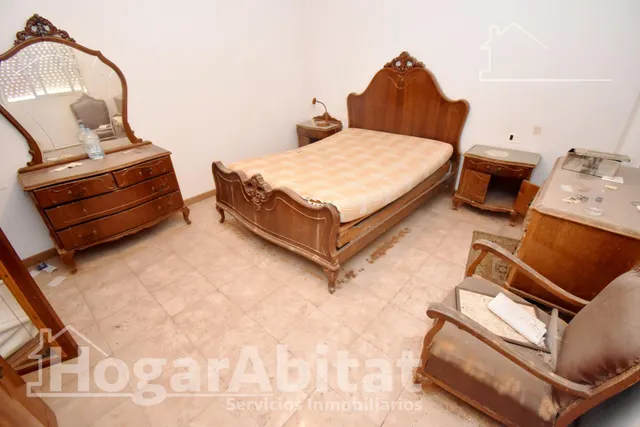 Espaciosa casa con local comercial, dos terrazas y balcón — 8