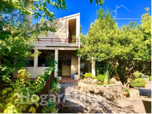 CHALET CON PISCINA, TERRAZA, GARAJE Y BARBACOA — 5