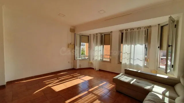 Casa de pueblo tradicional de 250 m2 en Canet centro: 3 alturas diáfanas para proyecto de rehabilitación a medida — 3