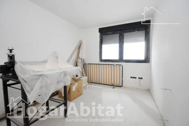 ¡Perfecto para invertir! Casa de cuatro alturas  para reformar con garaje y dos terrazas, cerca del centro — 22