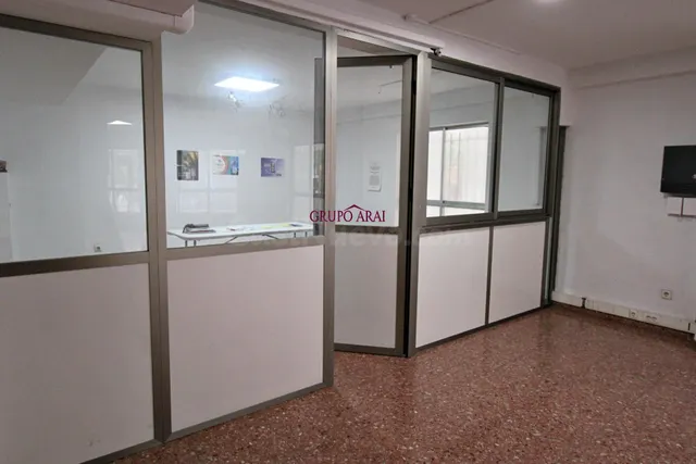 Oficina Espaciosa y Luminosa en Primera Planta en Ubicación  - foto 4