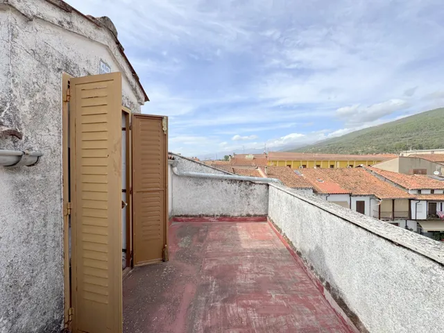 CASA EN LA EMBLEMATICA PLAZA DEL CASTILLO DE CANDELEDA — 41