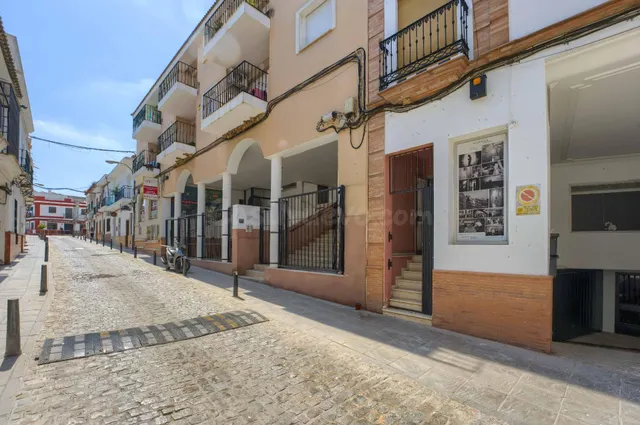 Local de 204 m2 en la principal calle comercial de Sanlúcar  - foto 2