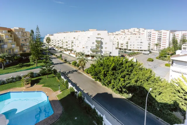 FANTASTICO PISO CON TERRAZA JUNTO AL MAR — 4
