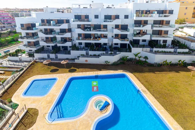 Apartamento planta Baja con jardín — 24