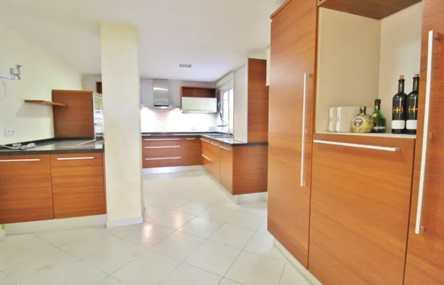 Maravillosa vivienda junto al Corte Inglés. Ahora en oferta. Llámanos. — 20