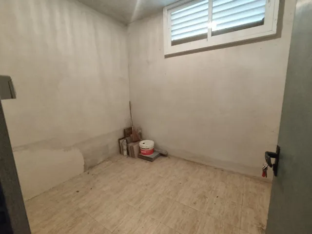 Piso seminuevo con cuatro amplios dormitorios, dos baños completos, garaje, trastero y piscina comun — 25
