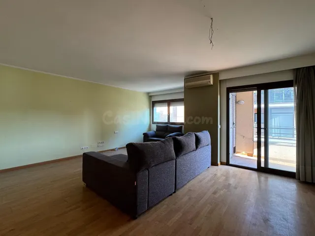 Gran dúplex de 4 habitaciones con plaza de parking cerrada - foto 3